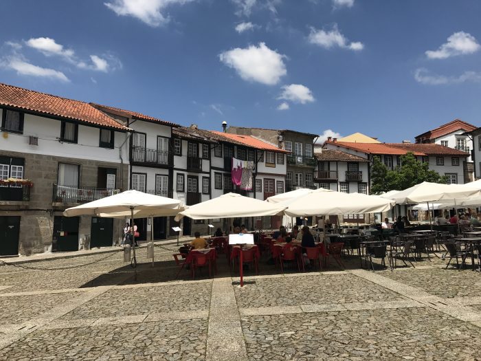 day trip to guimaraes town square 700x525