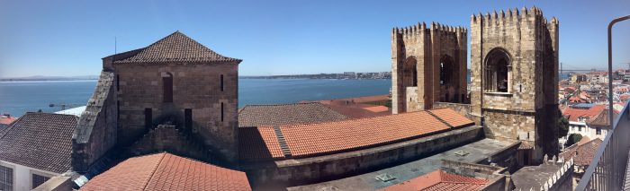 lisbon cathedral panorama 700x213