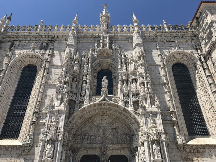 tour of belem age of discovery jeronimos monastery 700x525