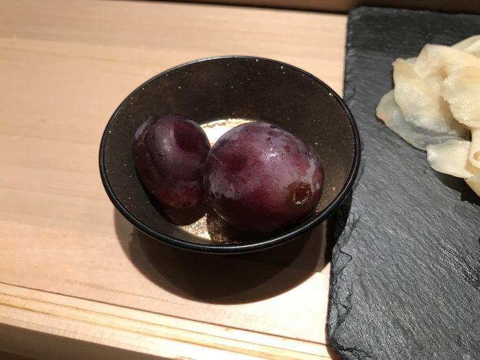 manten sushi marunouchi omakase grapes 700x525