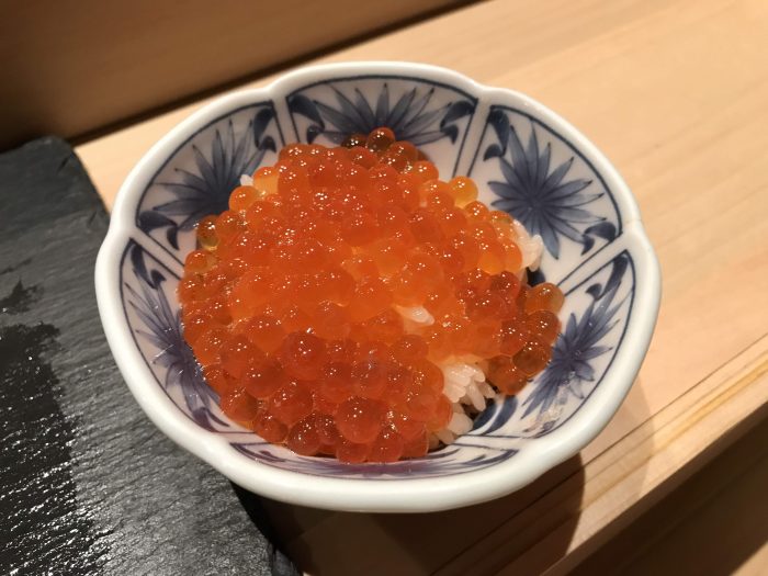 manten sushi marunouchi omakase salmon roe 700x525