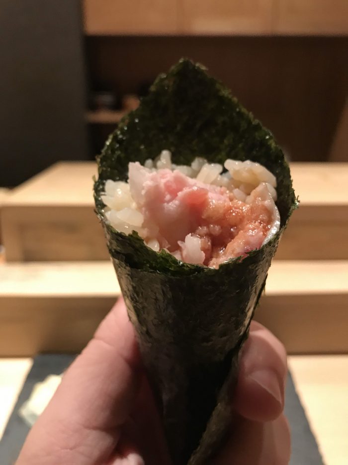 manten sushi marunouchi omakase tuna hand roll 700x933