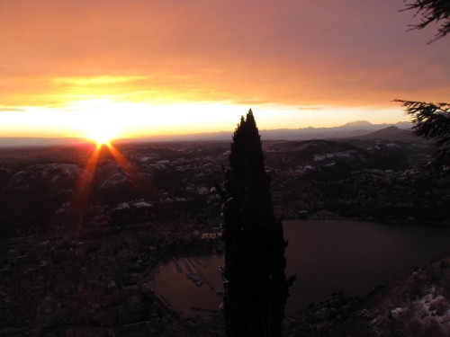 lake como sunset 500x375 - Traveling from Rimini to Lake Como, Italy