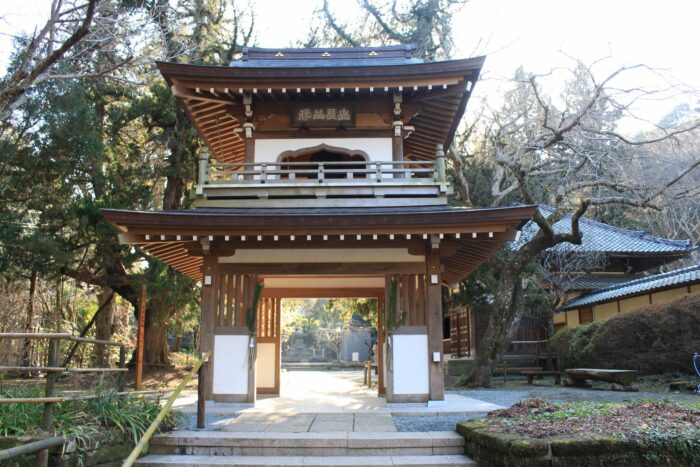 jochi ji 700x467 - Kamakura Day Trip from Tokyo, Japan