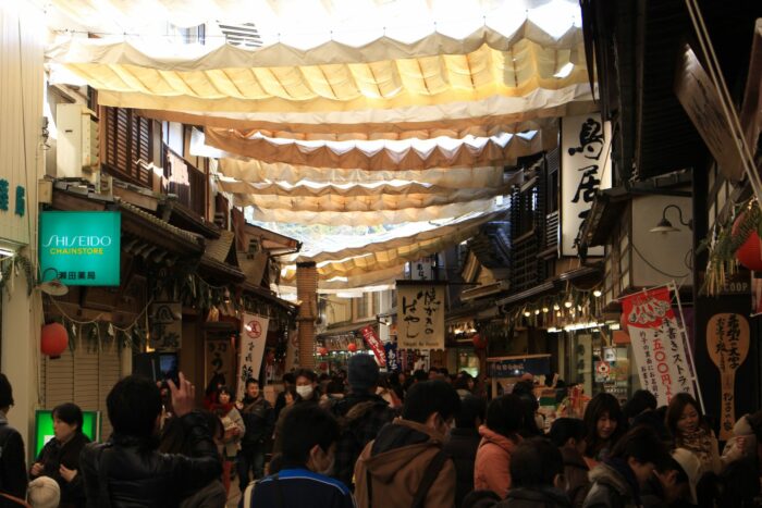 miyajima markets 700x467 - Miyajima Day Trip from Kyoto, Japan