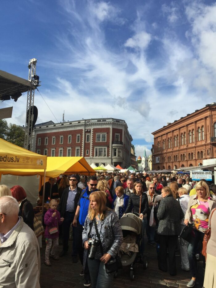 mikeldienas gadatirgus 700x933 - Street markets including Riga Central Market & food in Riga, Latvia