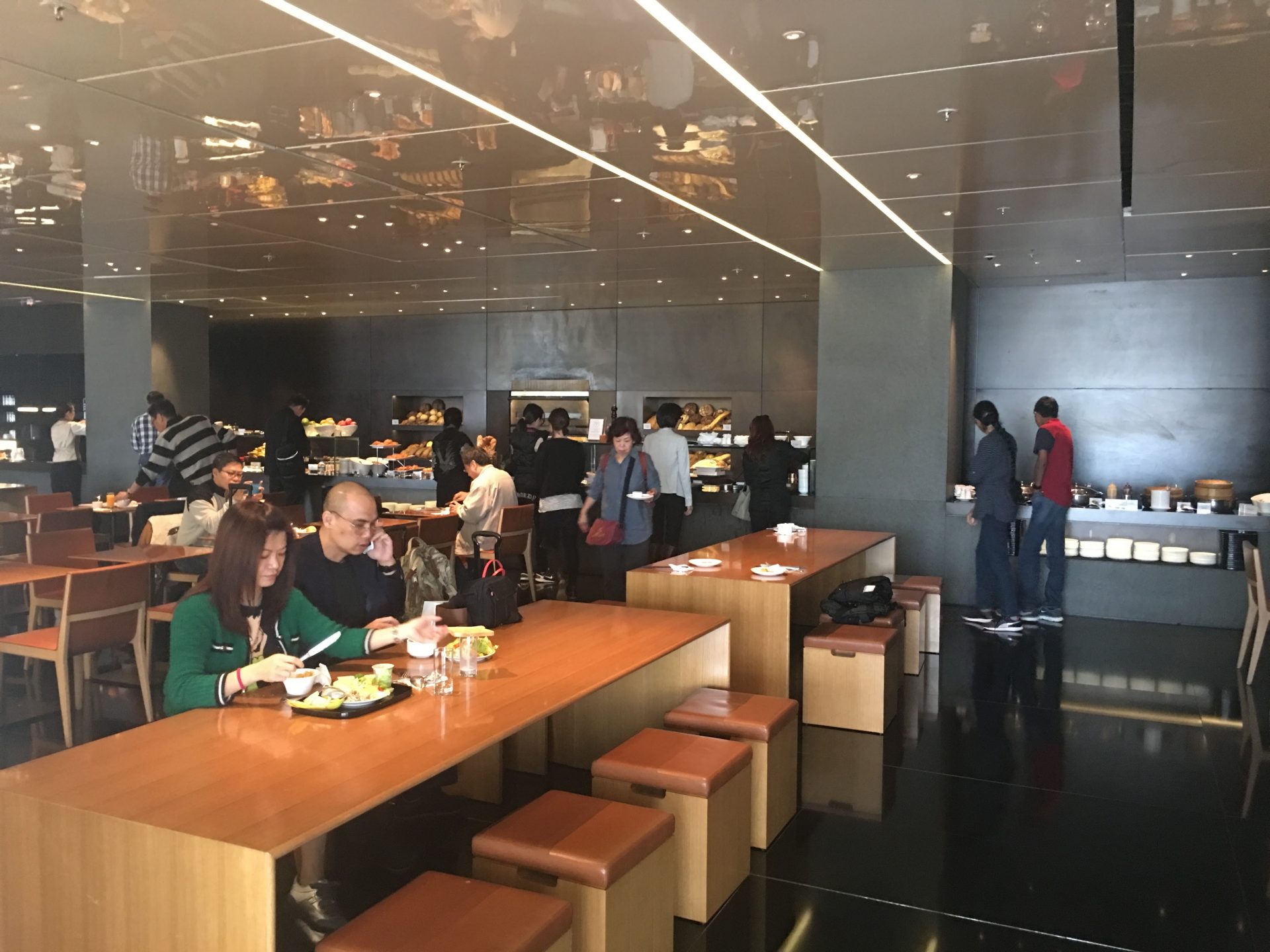cathay pacific the bridge dining room - Cathay Pacific The Bridge Business Class Lounge Hong Kong review