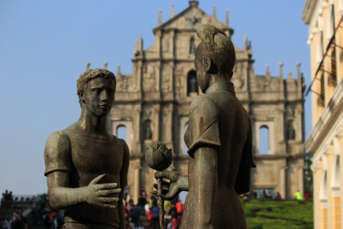 ruins of st pauls statue 700x467 - A day trip to Macau from Hong Kong
