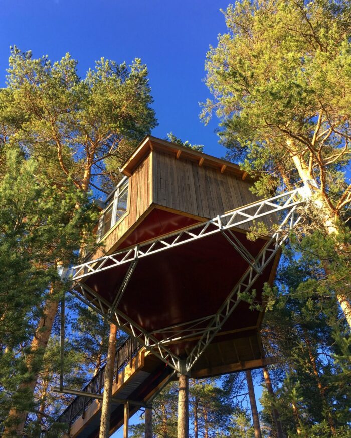 Sleeping in a Treehouse at Granö Beckasin in Granö, Sweden
