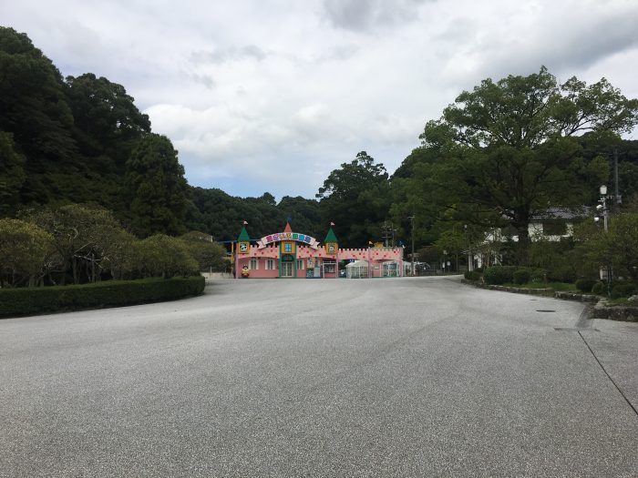 dazaifu tenmangu amusement park 700x525 - A day trip from Fukuoka to Dazaifu, Japan