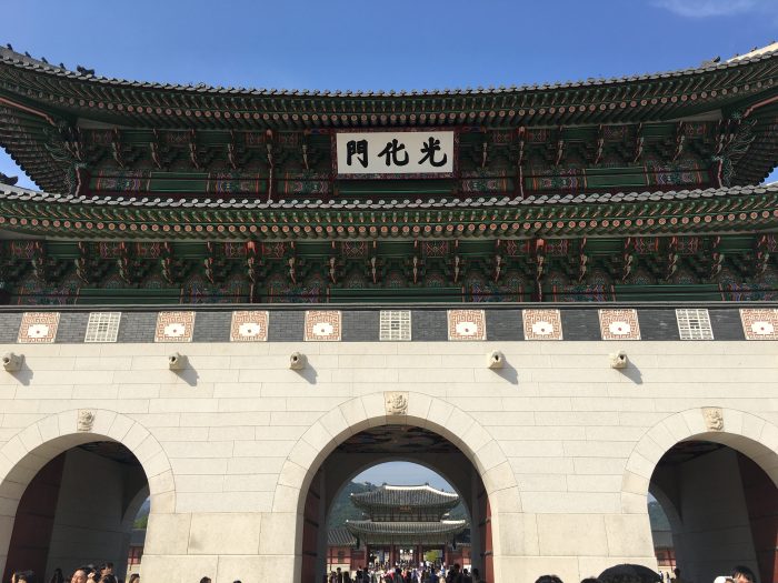 gwanghwamun gate 700x525