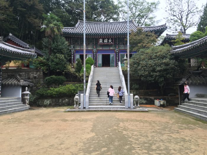 hoguksa temple jinjuseong 700x525 - A visit to Jinjuseong Fortress in Jinju, South Korea