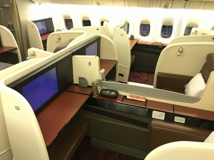 jal first class boeing 777 300er tokyo haneda hnd to san francisco sfo first class suite scaled 700x525