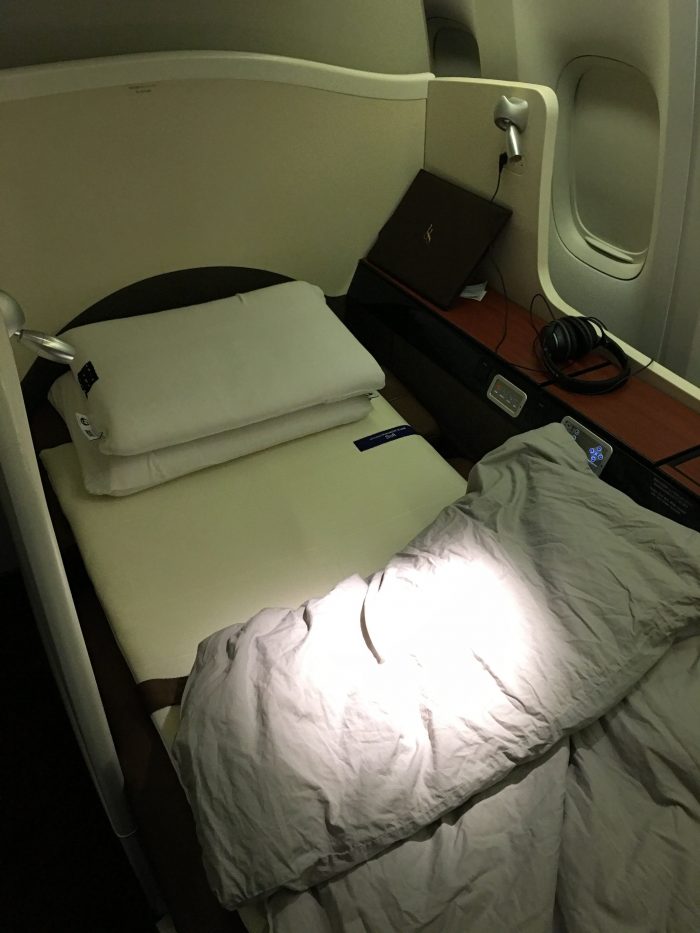 jal first class boeing 777 300er tokyo haneda hnd to san francisco sfo lie flat bed 700x933 - Japan Airlines JAL First Class Boeing 777-300ER Tokyo Haneda HND to San Francisco SFO review