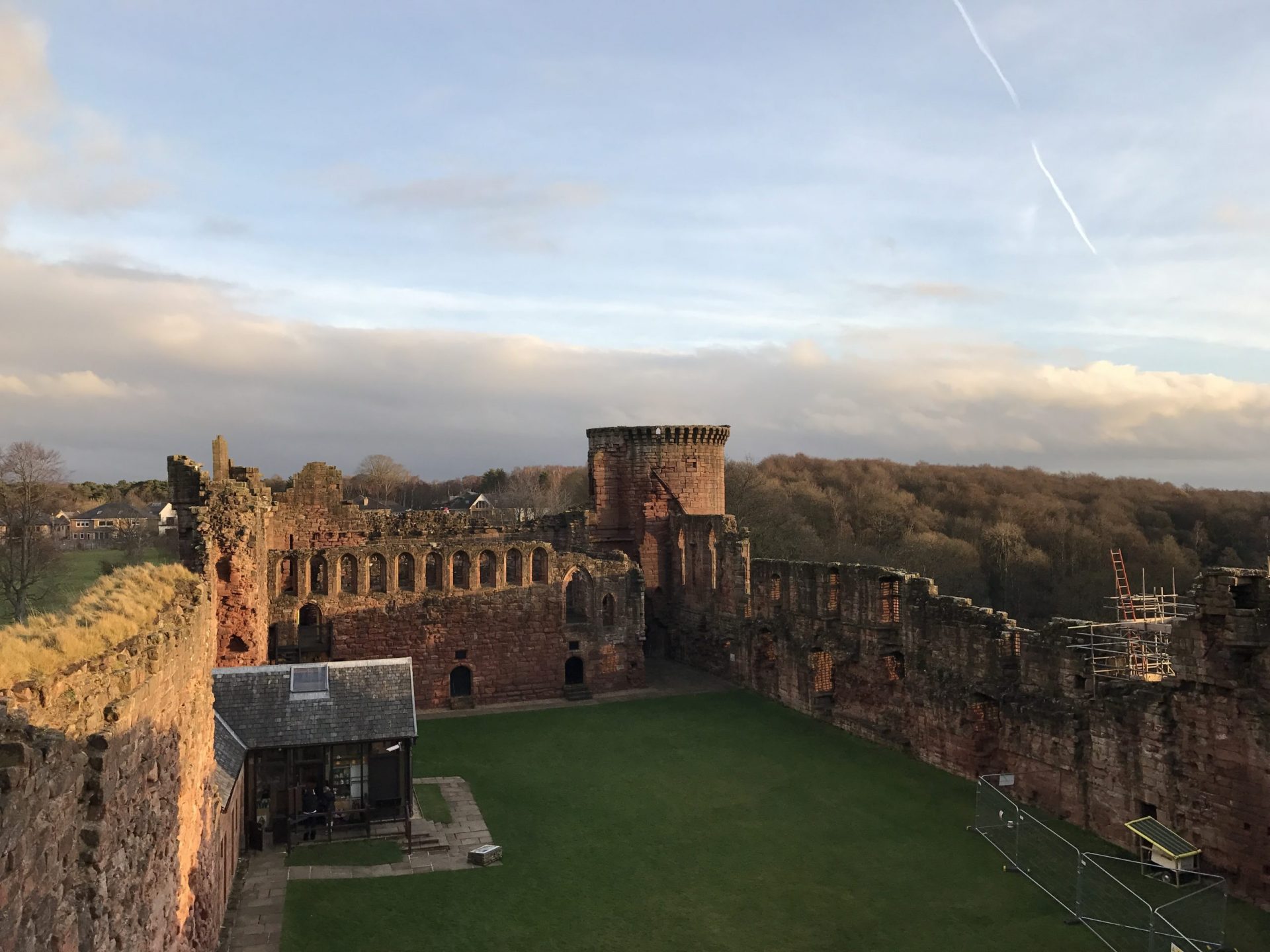 bothwell castle scotland scaled - Travel Contests: March 13, 2019 - Scotland, Ireland, Portugal, & more