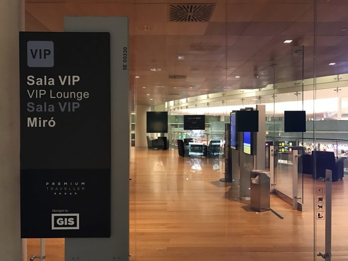 sala vip joan miro lounge barcelona 700x525 - Sala VIP Joan Miró Lounge Barcelona BCN review