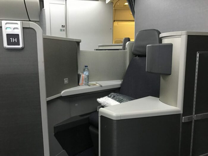 American Airlines Business Class Boeing 777-200 London Heathrow LHR to Los Angeles LAX review