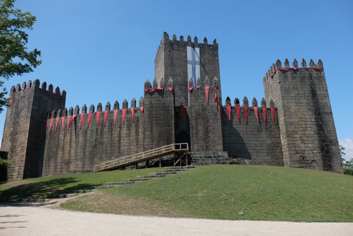 guimaraes castle day trip 700x467 - A day trip from Porto to Guimarães, Portugal