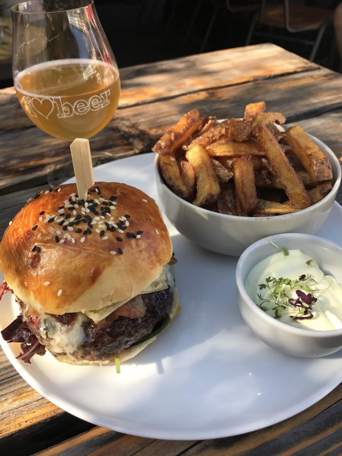 naiv craft beer and burgers frankfurt 700x933 - The guide to a 24 hour layover in Frankfurt, Germany