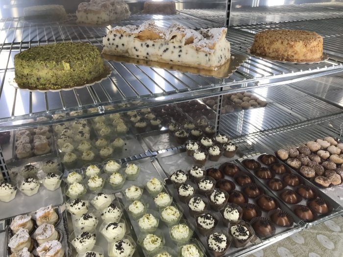 i dolci di nonna vincenza bakery catania 700x525 - Five great places for cannoli in Catania, Sicily