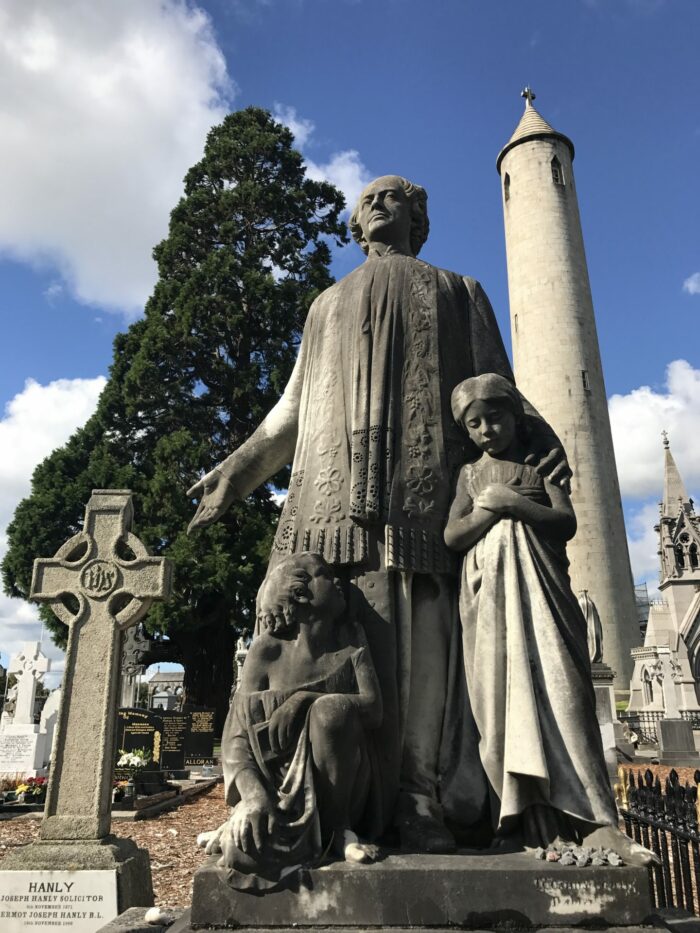 glasnevin cemetery tour 700x933 - Glasnevin Cemetery - The final resting place for many famous Dubliners