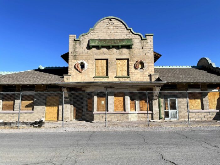 las vegas tonopah depot rhyolite 700x525 - Rhyolite, Nevada - From Gold Rush boomtown to ghost town