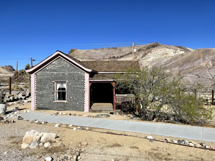 tom kelly bottle house 700x525 - Rhyolite, Nevada - From Gold Rush boomtown to ghost town
