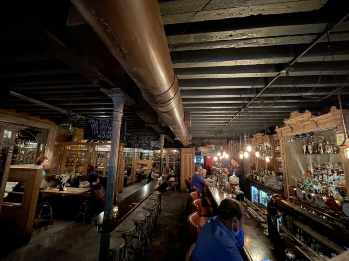 fraunces tavern bar 700x525 - Fraunces Tavern: American History in the Oldest Restaurant in New York City