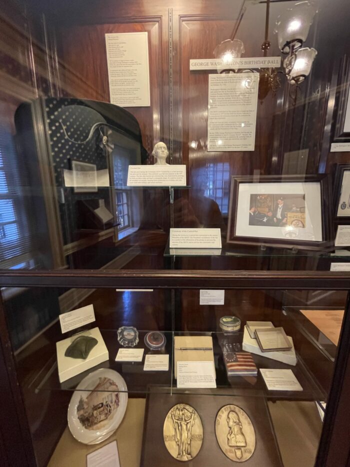 fraunces tavern museum exhibits revolutionary war 700x933 - Fraunces Tavern: American History in the Oldest Restaurant in New York City