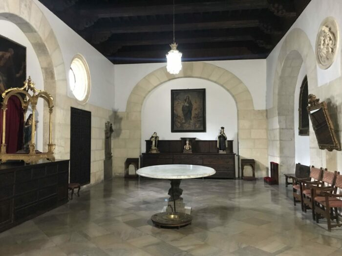 san jeronimo monastery granada rooms 700x525 - San Jerónimo Monastery in Granada, Spain
