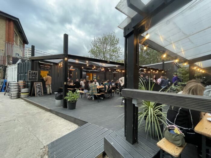 40ft brewery taproom dalston craft beer 700x525 - 23 Great Places for Craft Beer in Hackney - Shoreditch - Dalston - Hoxton - Clapton - Stoke Newington -  Hackney Wick - East London