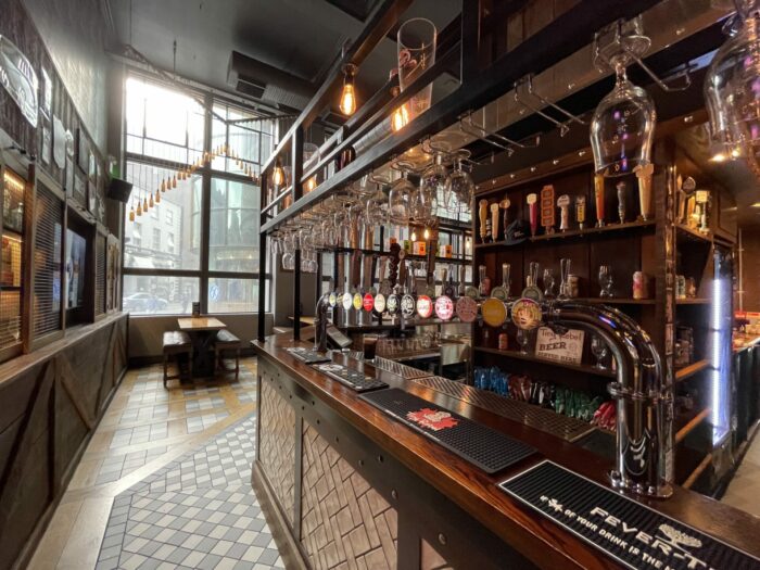 the head of steam liverpool craft beer bar 700x525 - 16 Great Places for Craft Beer in Liverpool, England
