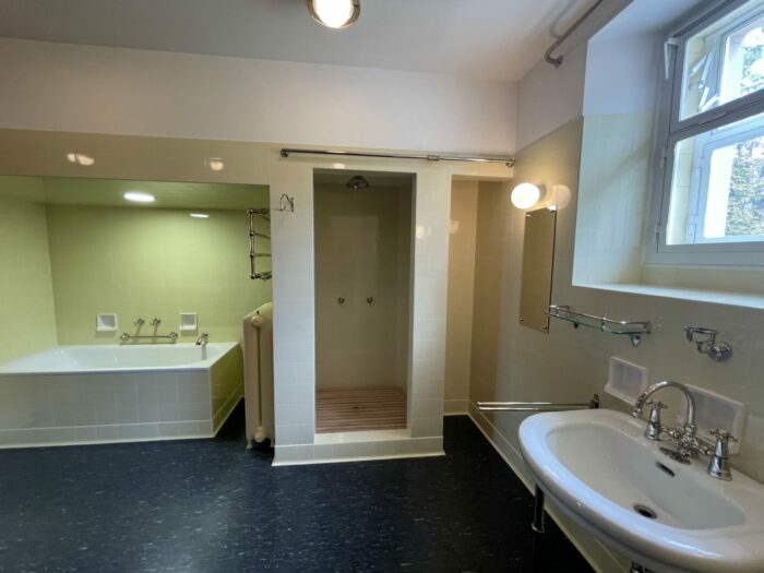 villa stiassni alfreds bathroom 700x525