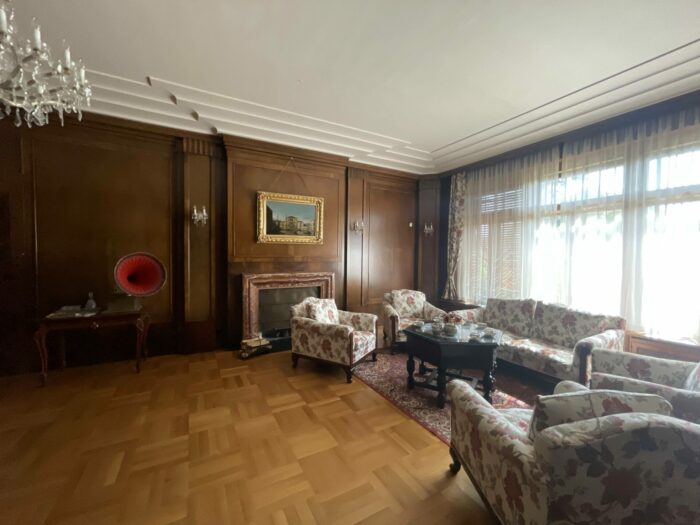 villa stiassni sitting room 700x525