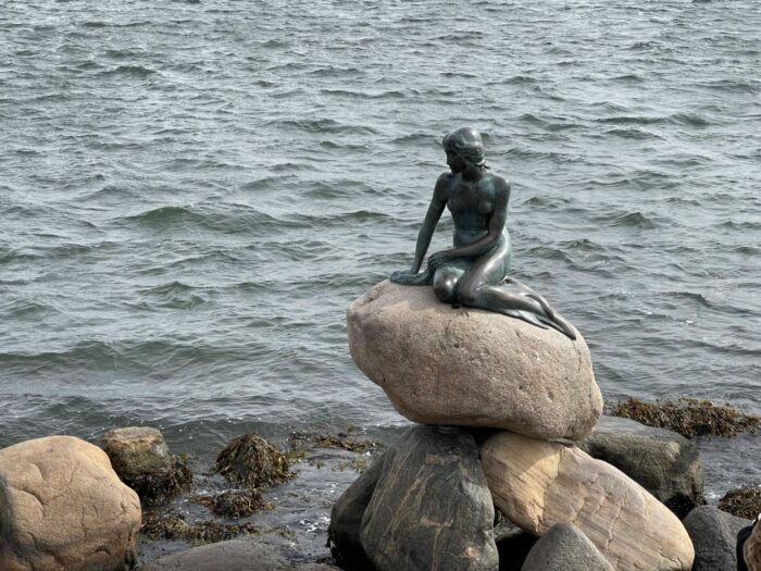 little mermaid statue copenhagen things to see 700x525
