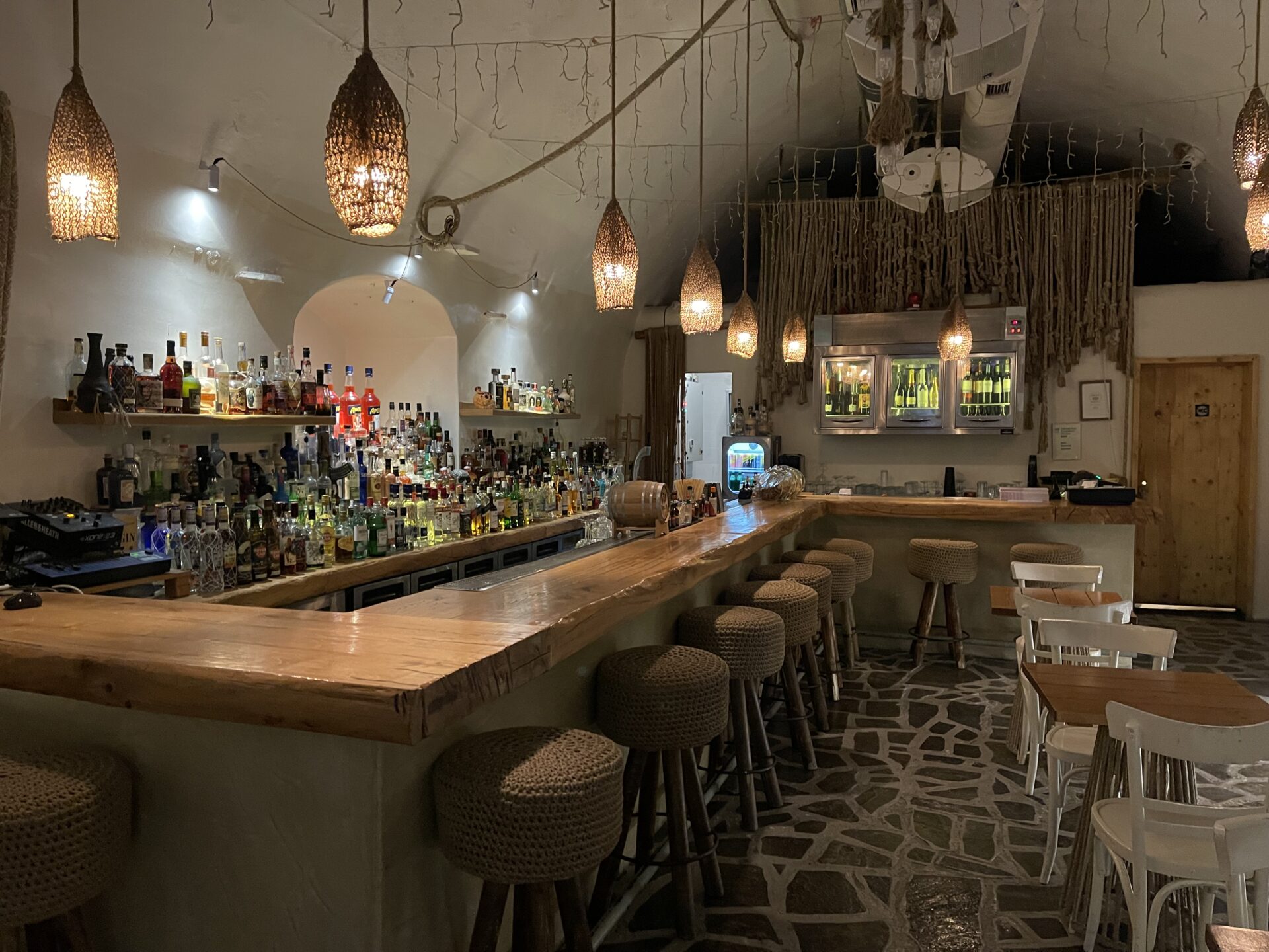 8 Best Cocktail Bars in Santorini, Greece