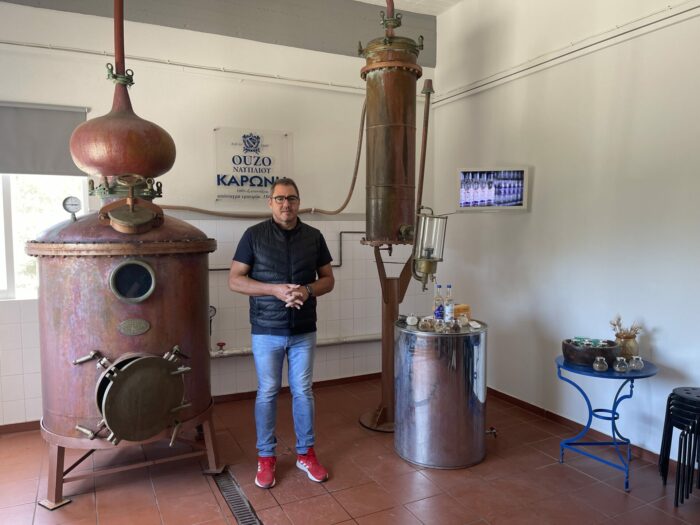 karonis distillery tour 700x525
