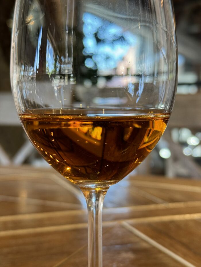 giuaani winery amber wine 700x933