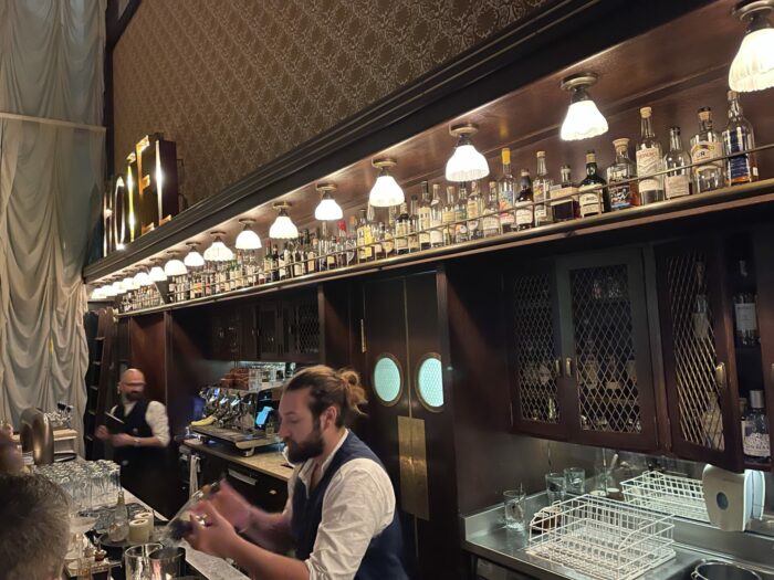 hotel rivington and sons zurich cocktail bar 700x525