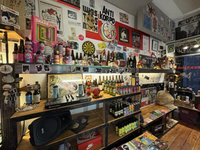 johnnys off license rome craft beer 700x525