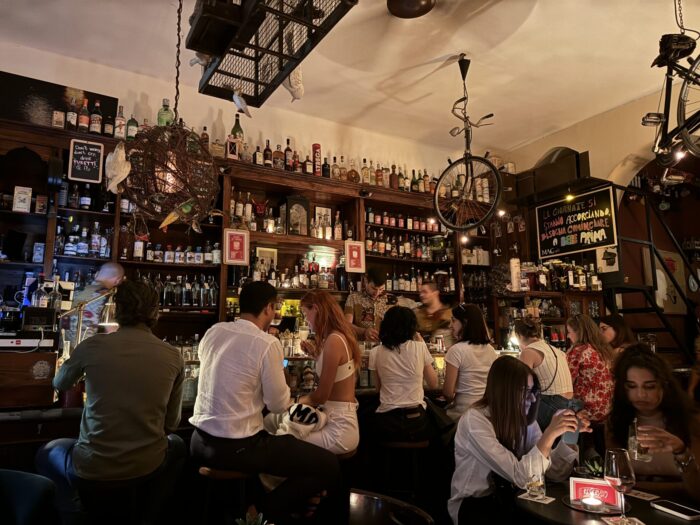 mag cafe milan cocktail bar 700x525