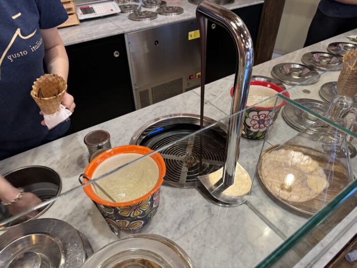 vero gelateria cremeria gelato shop milan chocolate fountain 700x525