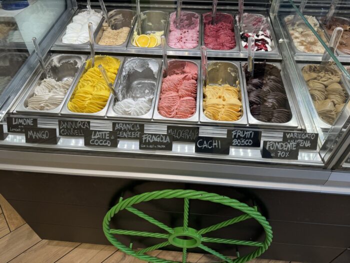 buono cosi rome gelato shop 700x525
