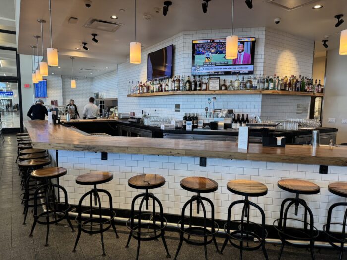 Escape Lounge PHX Sky Harbor Terminal 3 Review
