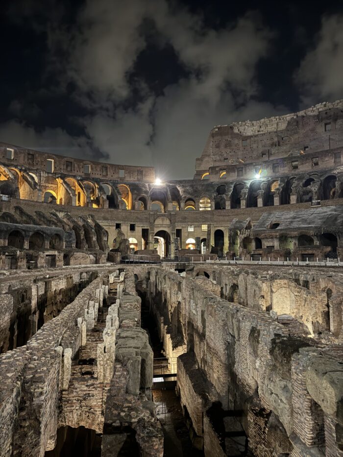 colosseum night tour things to do in rome 700x933