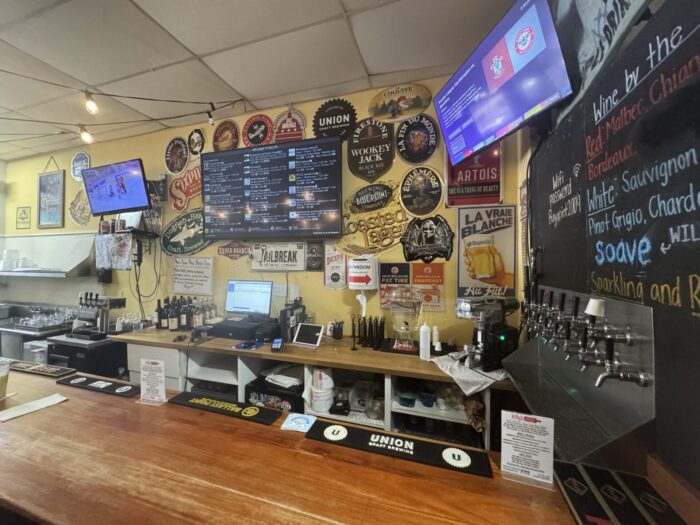 gillys craft beer wine bar rockville maryland 700x525
