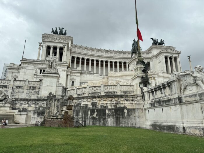 monument to victor emmanuell ii rome buildings 700x525