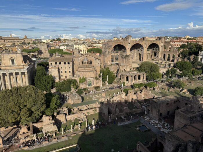 roman forum tour things to do rome 700x525