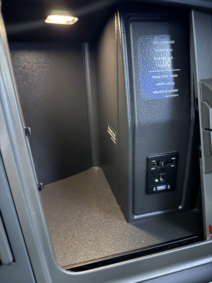 Turkish Airlines Business Class Boeing 787-9 Istanbul IST To San Francisco SFO review turkish airlines business class boeing 787 9 storage area 700x933