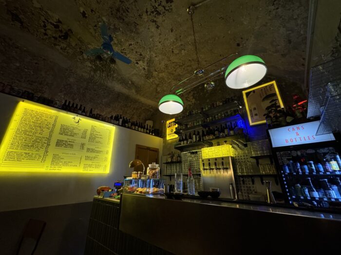blind pig hideout drinkery naples bar 700x525